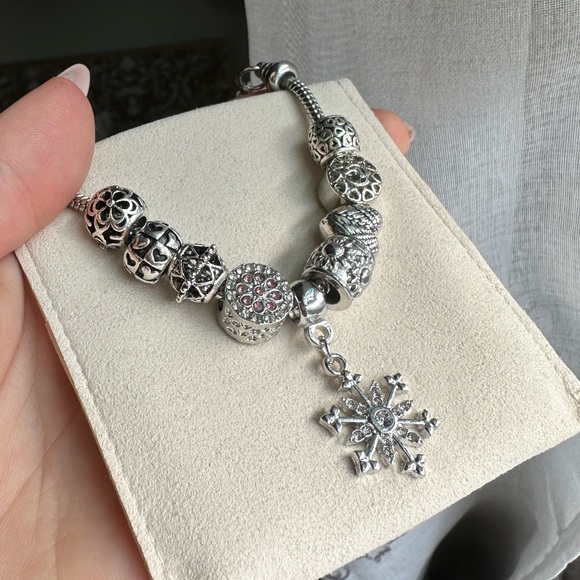 BRAND NEW Silver Holiday Charm Bracelet with 9 slide on artisan beads - Picture 6 of 13
